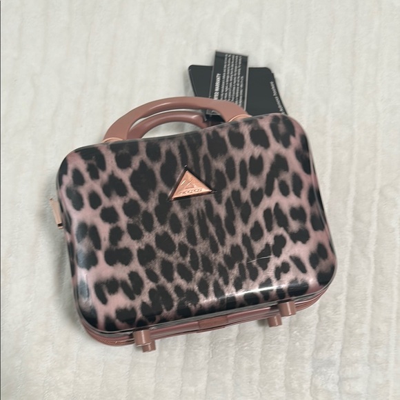 triforce Handbags - 🦚 NWT Triforce Hard Side Travel Makeup Case